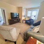 Steel Hideaway, first floor easy access, king bed, fenced yard, fast wifi - Homestays