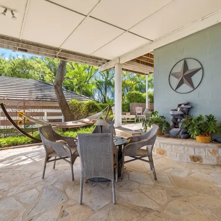 Private Romantic Lodgings Located in Wine Cellar Overlooking Canyon Lake