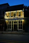 DOWN ON MAIN - a charming historic apartment in the heart of Eureka Springs