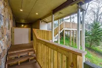 Luxury retreat with panoramic views at Mount Sinai Manor! - Homestays