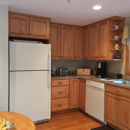 Cozy 2-Bedroom Apartment Just 6 Minutes Drive to Cape Cod Beaches