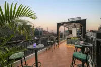 Hanoi Loopers Hostel & Rooftop Bar - bar