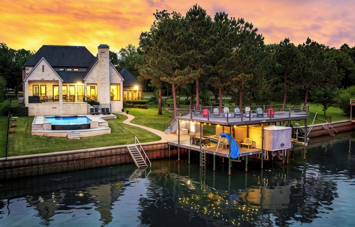 Lakefront Retreat Sleeps 20 Infinity Pool Hot Tub Dock Kayaks Near Dallas