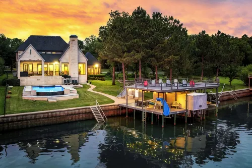 Lakefront Retreat Sleeps 20 Infinity Pool Hot Tub Dock Kayaks Near Dallas - 4つ星