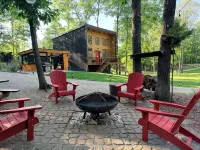 Luxury Cabin Sleeps 6 with Hot Tub and Outdoor Movie - Hytter