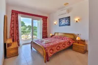 Egos 89 Holiday Home for 10 People, Seafront Position with Direct Beach Access. - Homestays