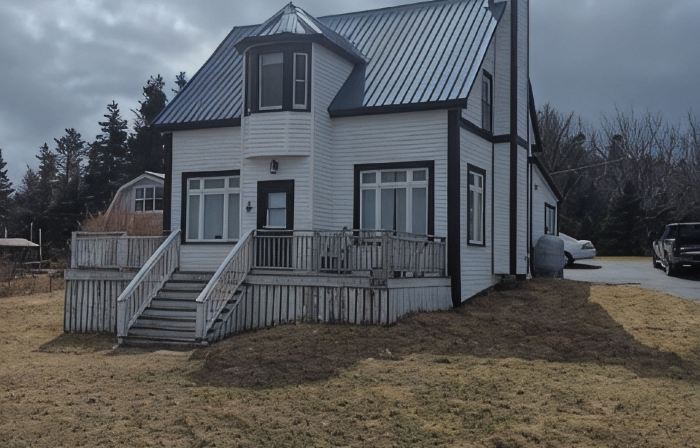Oceanfront 3-Bedroom Captain's House