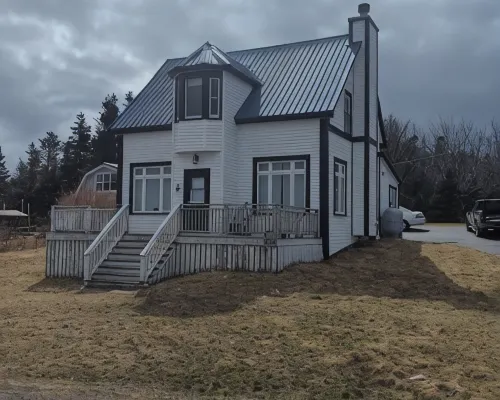 Oceanfront 3-Bedroom Captain's House Hotels in Lunenburg