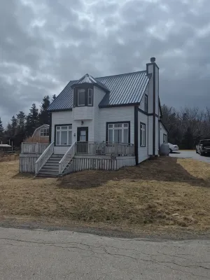 Oceanfront 3-Bedroom Captain's House