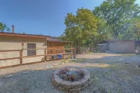 The Rustic Minnow: Walk to Lake, Enjoy Outdoor Amenities and Stunning Landscape - 3-Star