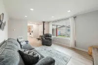 The Homey House close to Everything!