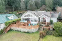 Beautiful Waterfront Getaway - 4-Star