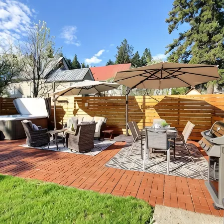An authentic downtown Roslyn home! Walk everywhere, pets welcome!