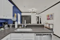 Fun & Funky #2 centrally located in Memphis!