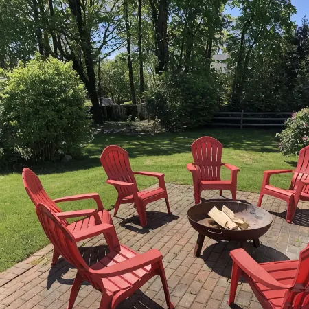 Classic Mystic Retreat Walking Distance to Downtown
