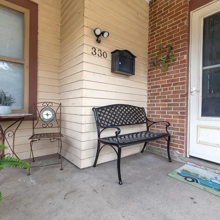 The Dubuque House - Historic Downtown Location