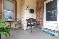 The Dubuque House - Historic Downtown Location - de charme