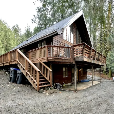 Luxurious Cabin Style Lake House walking distance to Lake Cushman