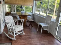 Spacious 5 Bedroom House On Double Lot In Lakeside One Block From The Lake! Hotels in Marblehead