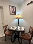EUREKA SUITE, FULL KITCHEN. ONLY HOTEL WITH PARKING IN DOWNTOWN