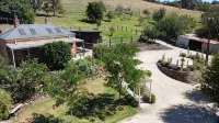 Beautifully renovated country cottage located near Mclaren Vale's best wineries - breakfast