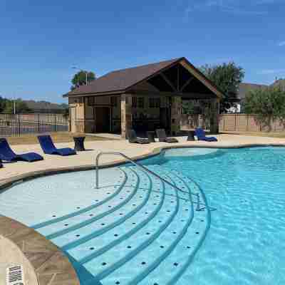 River Getaway in Historic Gruene. Walk to river, shops, restaurants, and more! Fitness & Recreational Facilities