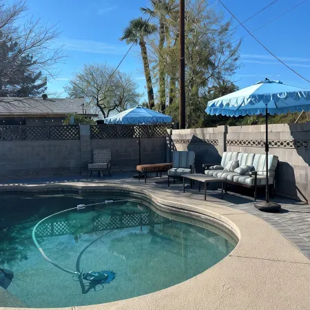 3-bedroom bungalow with pool and hot tub