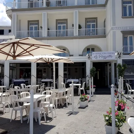 Villa for Friends & Family Reunion, Panoramic Terrace, Garage, Garden, 80m Sea