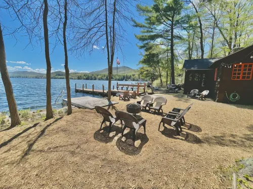 Harold's Camp: The cutest waterfront right on Lake Winnipesaukee ⚓️ - Homestays