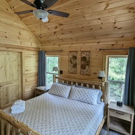 Cozy mountain retreat on Wears Valley, Modern Rustic Cabin!