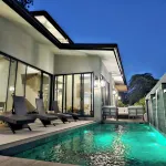 Brand New  Casa Lunula 4-bedroom 4.5 Bath house in Manuel Antonio w/Private Pool - 4 ดาว