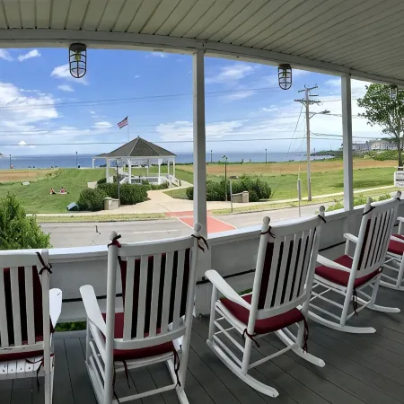 Studio, York Manor, Short Sand Beach