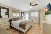 Aug  Sep month available! 2B 2BA  w POOL 4min to Fort Lauderdale beaches . Messi - Villas