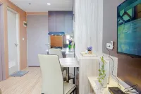 Comfy and Homely Space 2BR at Apartment Vasanta Innopark By Travelio - Homestays