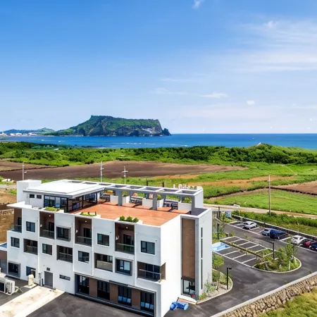 Thira Hotel Отели рядом с достопримечательностью «Хон-Инджи»