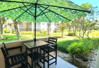 POSHPADZ Villa Kokomo-Lake View Patio- Walk to Jupiter Beach Sleeps 6