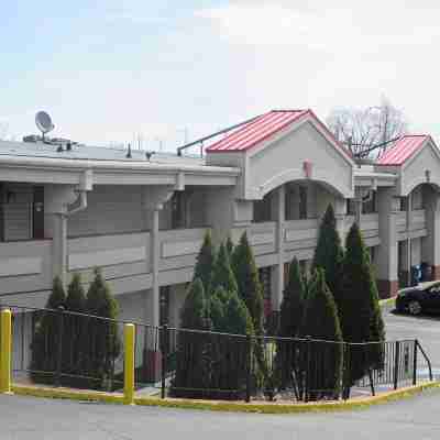 Red Carpet Inn New Brunswick Hotel Exterior