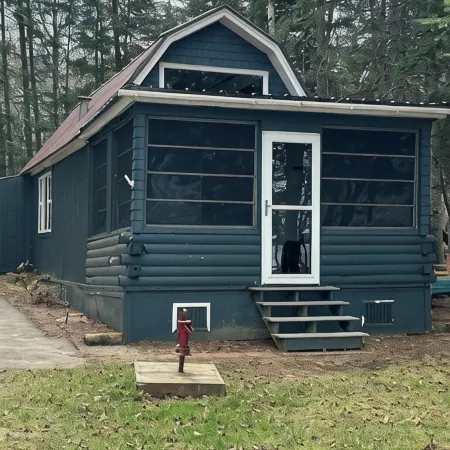 Cozy escape in Portage Lake. Sleeps up to ten people!