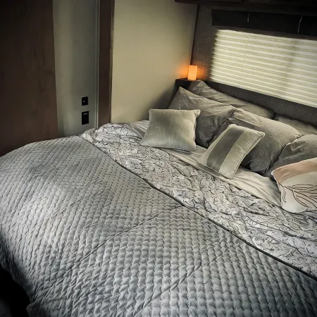 Secluded riverfront RV 7 Miles from Glacier National Park! Отели в г. Корам