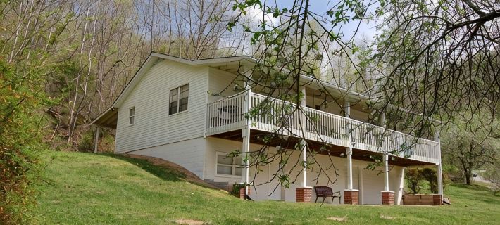Back Your Boat Into Center Hill Lake From Our Home!  Swim, Fish, Hunt, Relax! ディカーブのホテル