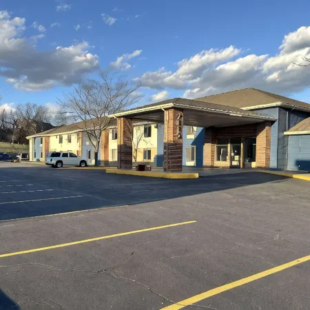 AmericInn by Wyndham Reedsburg