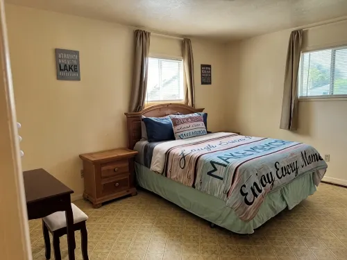 Lakeside Dune Getaway-direct dune access and the lake is just two blocks away! - Wifi