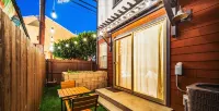 Spacious 4-Bedroom Townhome / 2-Car Garage / Cruise Terminal - บังกะโล