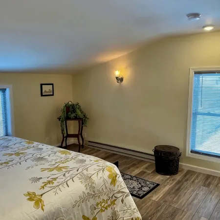 Cozy, Clean & Convenient 1-bedroom apartment with AC & WiFi in charming Clayton
