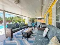 Hot tub,Private pool, resortlike home,,Tiki bar short walk to beach &all - ジャグジー