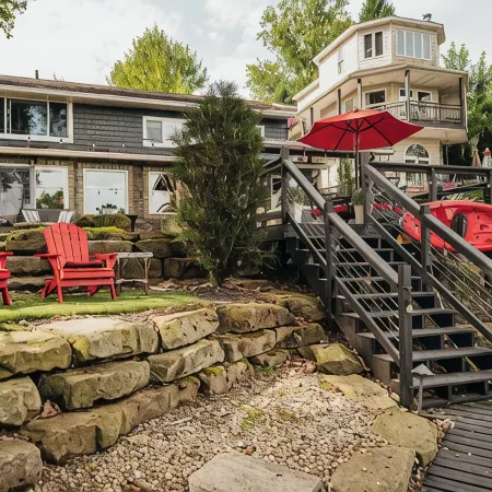 Slice of Heaven Lake Front Cottage with Hottub, Fire Pit, Kayaks & Dog Friendly!