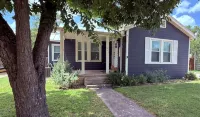 Spacious Vintage Gem - Big Yard - Close to Downtown & Schreiner - Dogs Welcome! - 4つ星