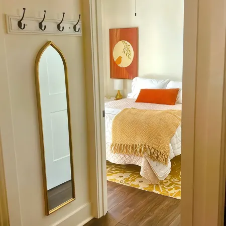 Charming 2-bedroom Tiny House with WiFi, near Clemson University & Lake Keowee. Отели в г. Окони Каунти