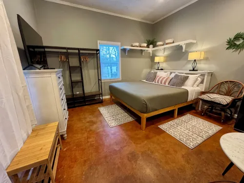 1-bedroom apartment in Mills River, NC-Close to hiking, breweries, dog friendly - Wi-Fi