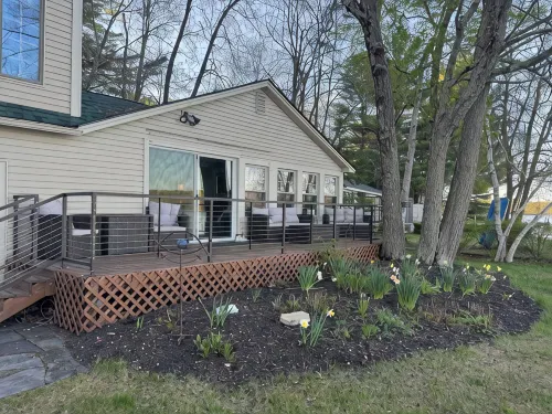 Charming 4-bedroom cottage with AC, WiFi on Little Sebago Lake waterfront